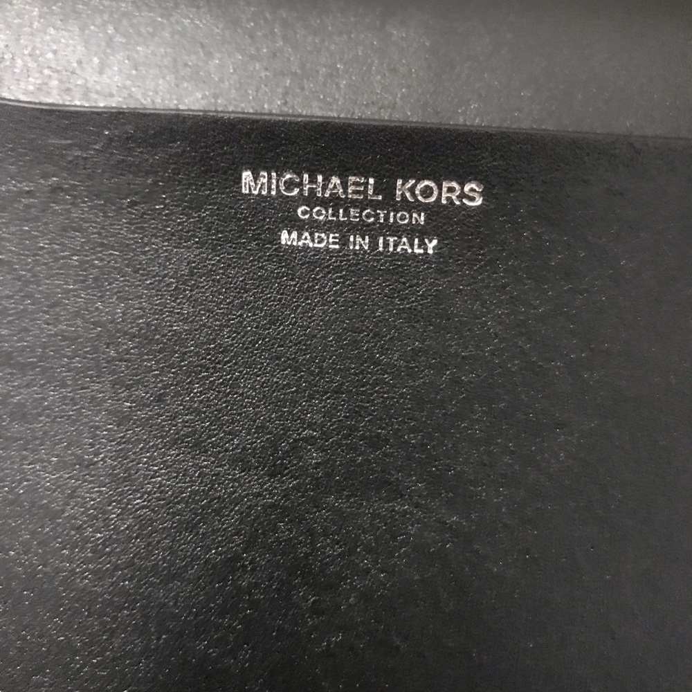 Micheal Kors Mia Handbag - Picture 4 of 8